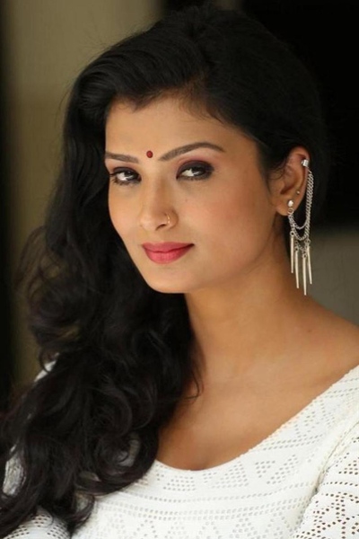 Ishita Vyas , Actor in Gabbar is Back