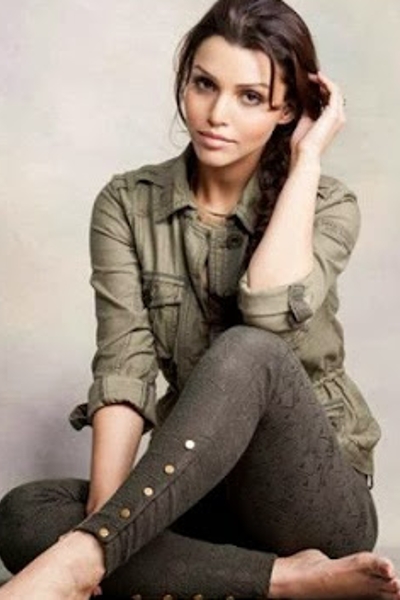 Kyra Dutt, Special Appearance in Eppadi Manasukkul Vanthai