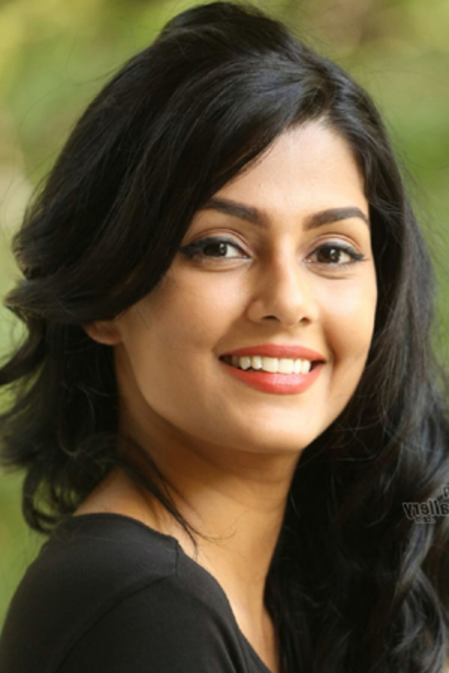 Anisha Ambrose, Actor in Seven
