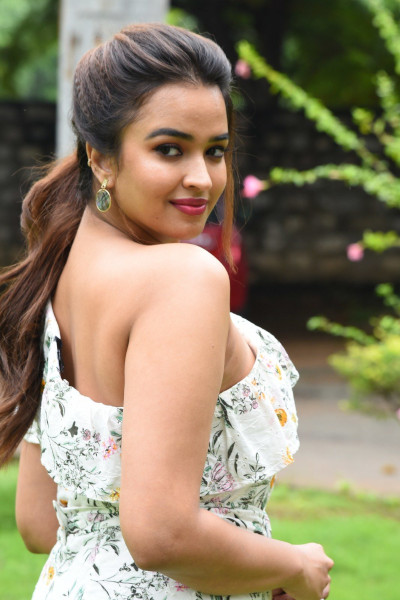 Pujita Ponnada, Actor in Ravanasura 