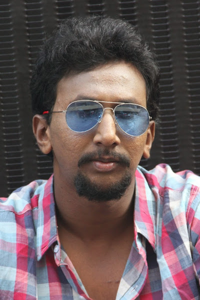 Maanaada mayilaada Gokul, Actor in En Kadhali Seen Podura