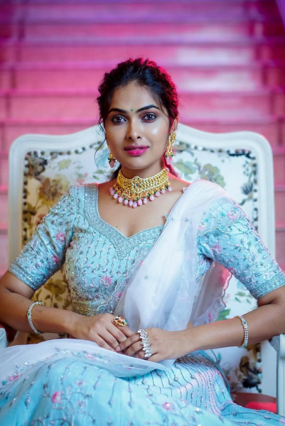 Divi Vadthya, Actor in Nayeem Diaries