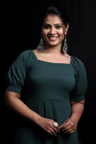 Dhivya Duraisamy, Actor in Blue Star