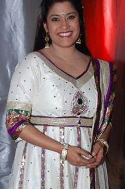 Renuka Shahane, Actor in 3 Storeys