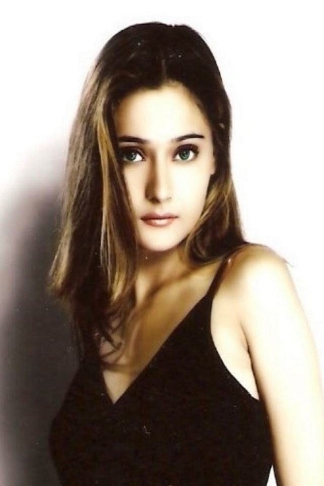 Sara Khan, Actor in Total Siyappa
