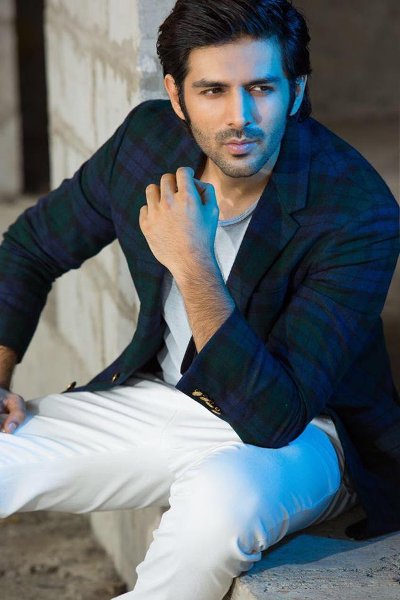 Kartik Aaryan, Actor in Tu Meri Zindagi Hai