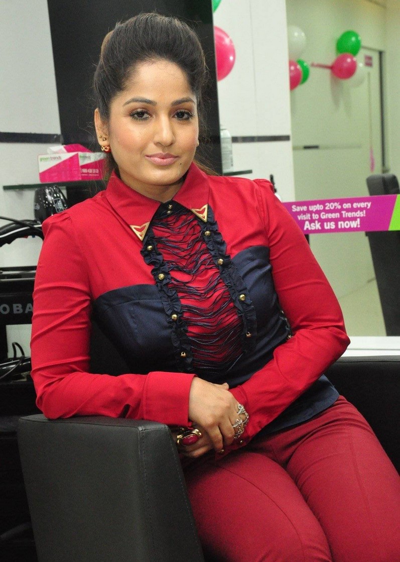 Madhavi Latha Stills At Green Trends Inauguration