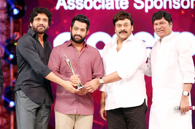 Jr. NTR, Nagarjuna and Chiranjeevi at CineMaa Awards 2016