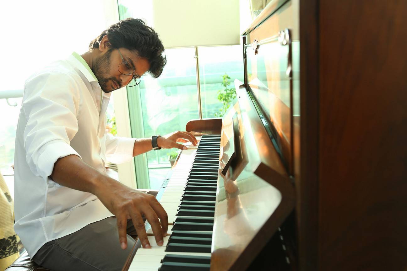 Gentleman Telugu Movie Stills | Nani