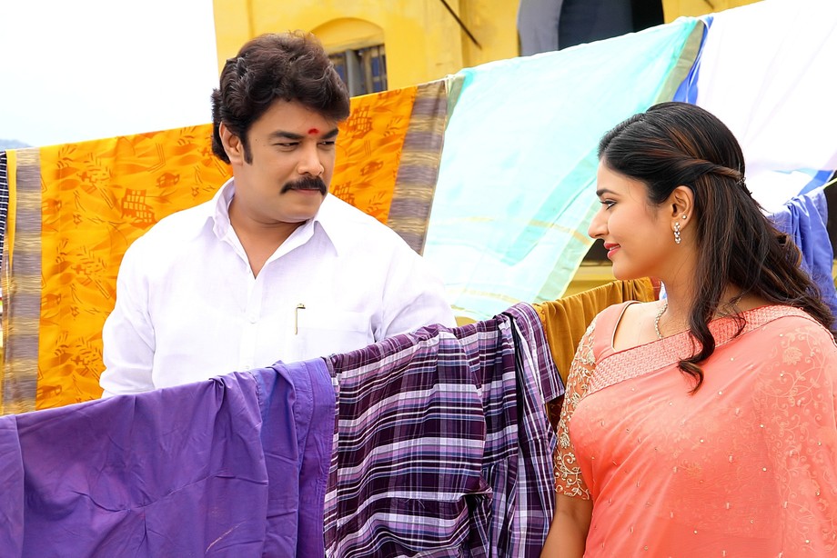 Muthina Kathrika Stills - Sundar. C, Poonam Bajwa