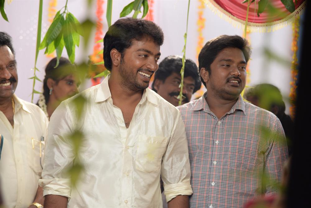 Kalaiyarasan, Bala Saravanan | Raja Mandhiri Movie Stills