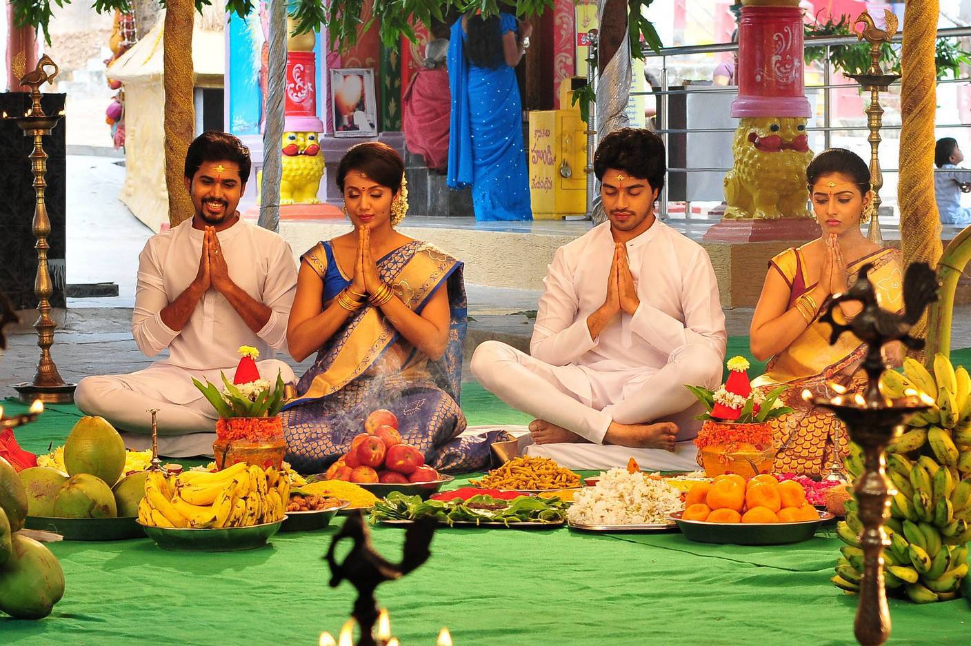 Rojulu Marayi Telugu Movie Latest Stills | Chetan Maddineni, Parvateesam, Tejaswi, Kruthika