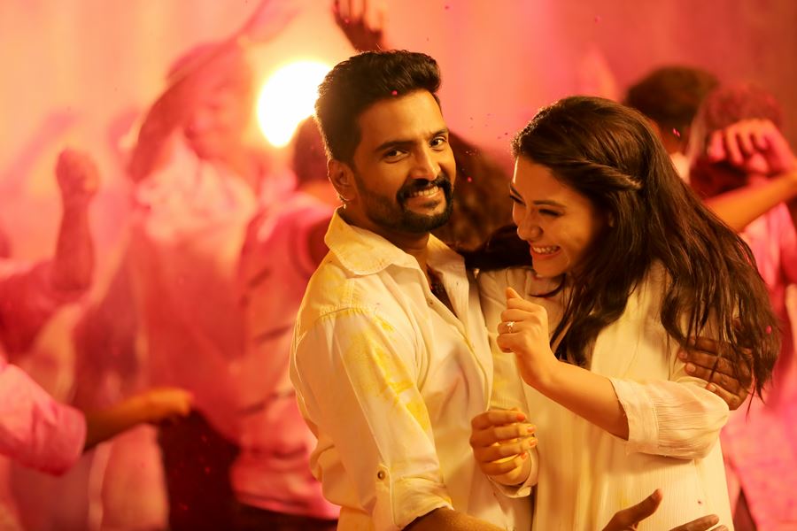 Dhilluku Dhuddu Movie Stills starring Santhanam, Shanaya