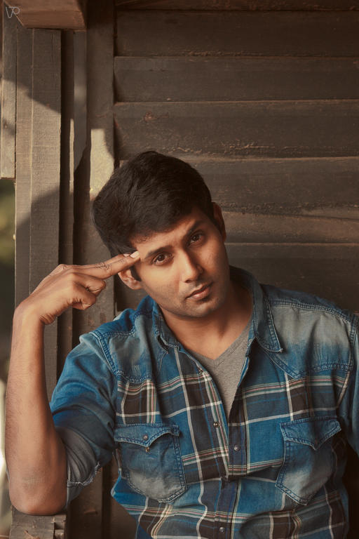 Vadaname Chandra Bimbamo Moviie Stills starring  Aadhav Kannadasan