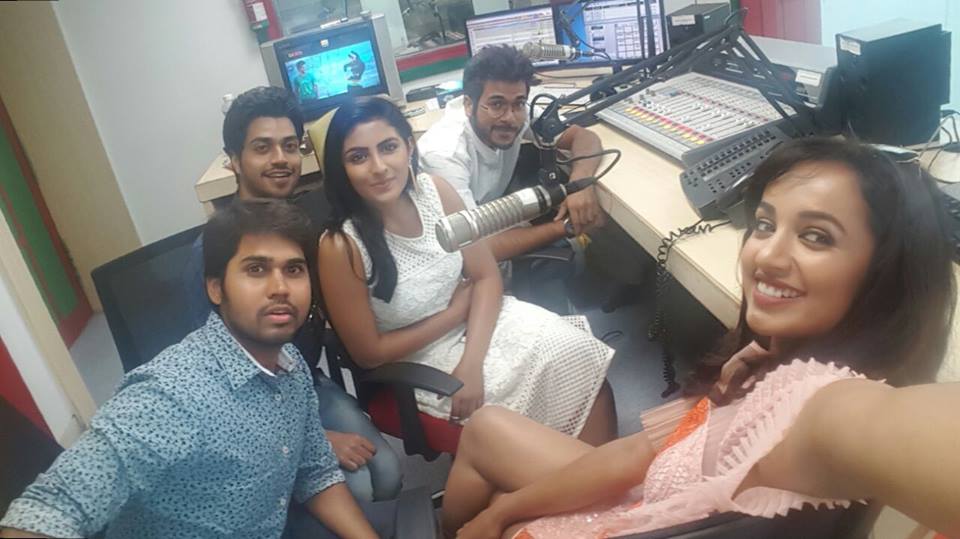 Rojulu Marayi Team Promote A Movie At 92.7 Big Fm