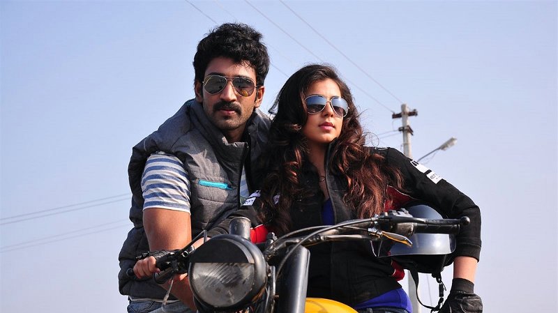 Aadhi & Nikki Galrani in Yagavarayinum Naa Kaakka