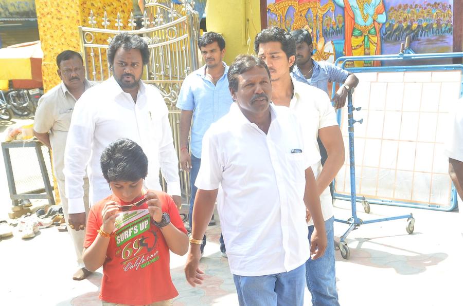 235 Vathu Thoguthi Idai Therthal Tamil Movie Pooja Stills