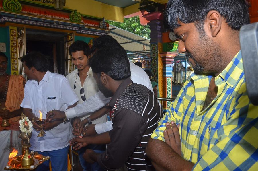235 Vathu Thoguthi Idai Therthal Tamil Movie Pooja Stills