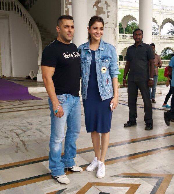 Anushka Sharma, Salman Khan Celebrating the success of Sultan