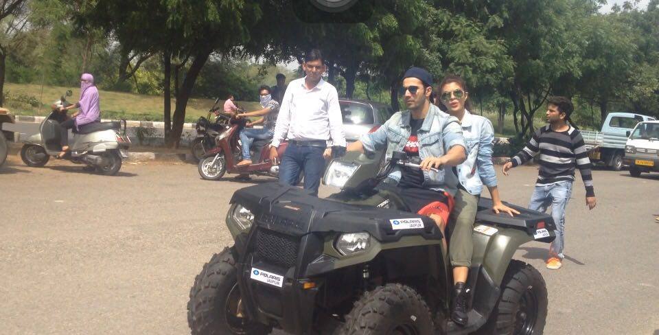 Varun Dhawan & ‪Jacqueline Fernandez ‬in Dishoom‬ mode at ‪‎Jaipur