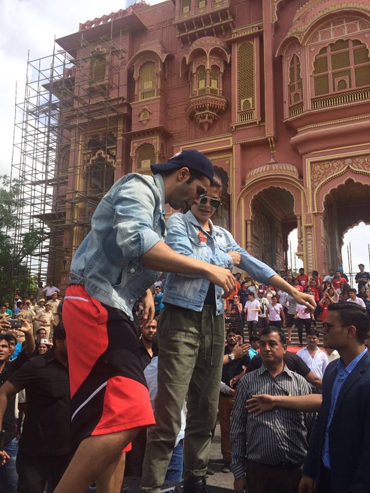 Varun Dhawan & ‪Jacqueline Fernandez ‬in Dishoom‬ mode at ‪‎Jaipur