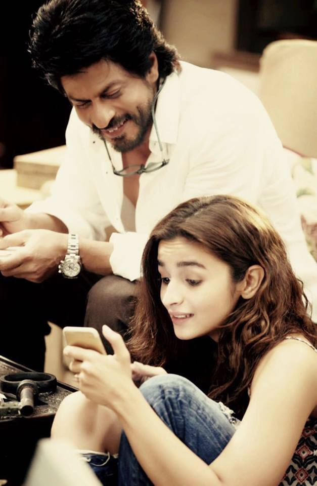 Shah Rukh Khan, Alia Bhatt in Dear Zindagi