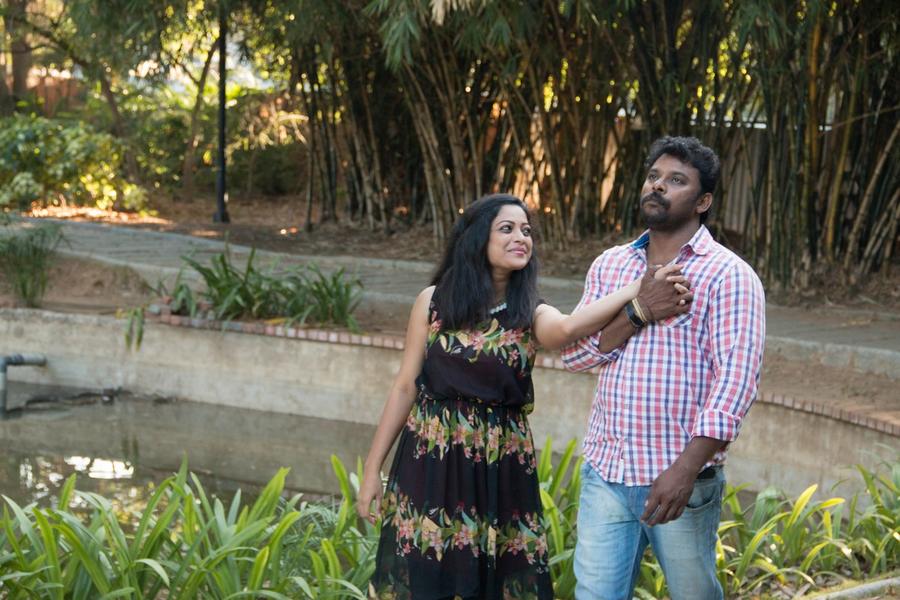 Kanna Pinna Tamil Movie Stills | Thiya Nair and Anjali Rao