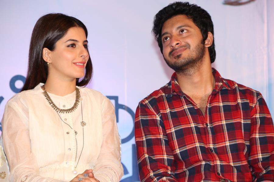 Meendum Oru Kadhal Kadhai Movie Press Meet Stills | Walter Phillips, Isha Talwar