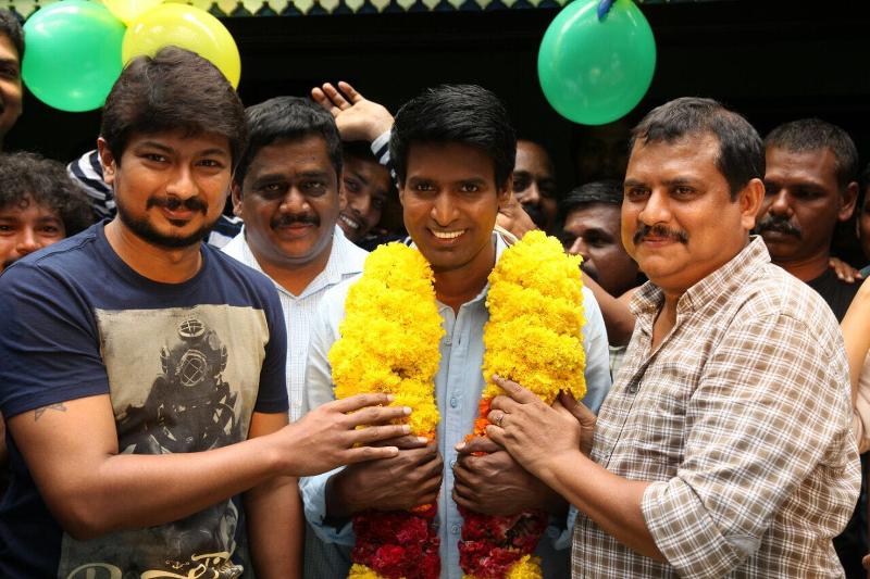 Actor Soori celebrates his birthday in the sets of Udhayanidhi Stalin's next project