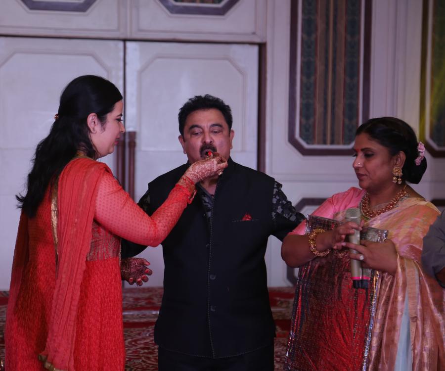 Rajkumar and Sripriya Rajkumar's 25th Wedding Anniversary Stills | Rayanae Sarathkumar