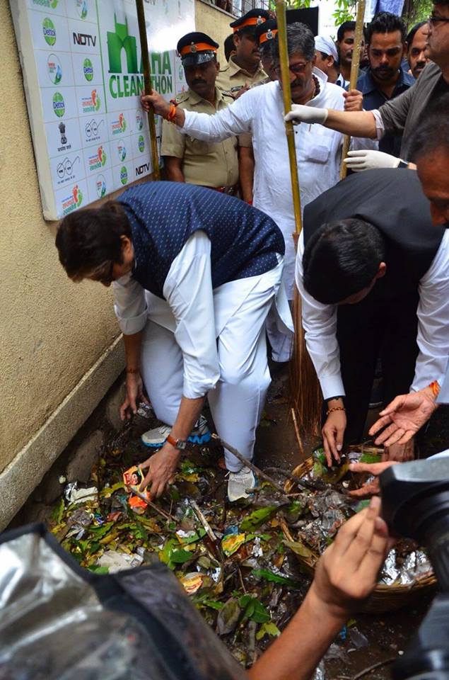 Amitabh Bachchan Participates Swachh Bharat Abhiyan in Maharashtra