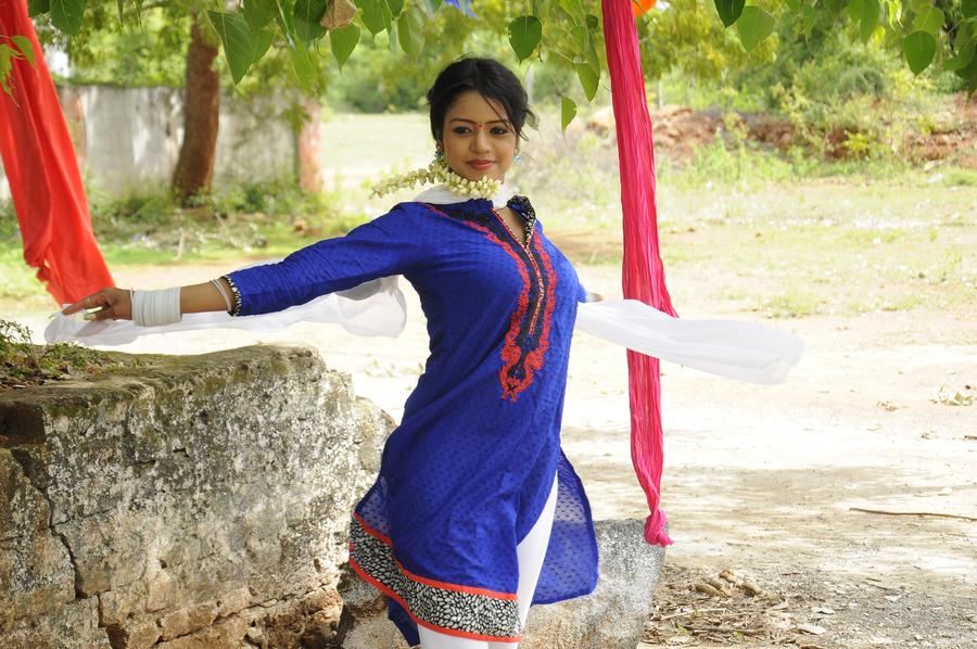 Valayal﻿ Tamil Movie Stills | Bhavya Sri