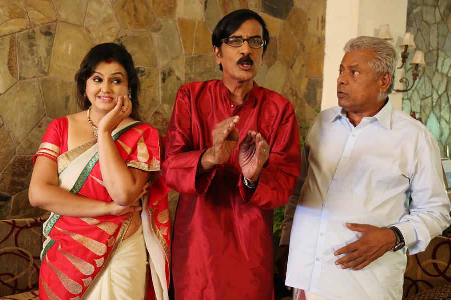 Arunthathi Nair, Manobala, Delhi Ganesh Stills from Virumandikum Sivanadikum