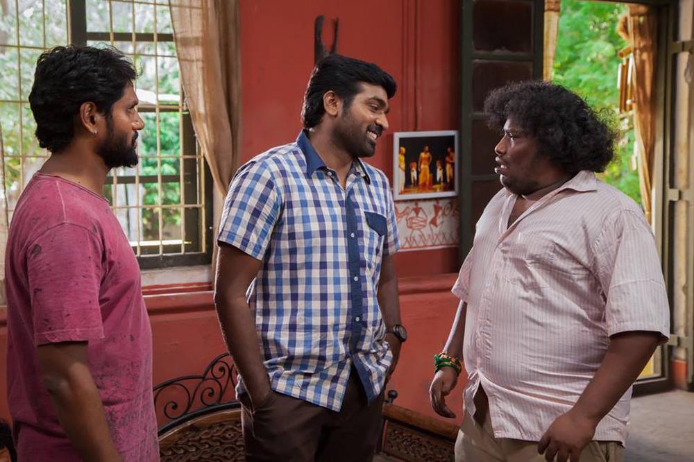 Vijay Sethupathi and Yogi Babu Stills From Aandavan Kattalai Movie