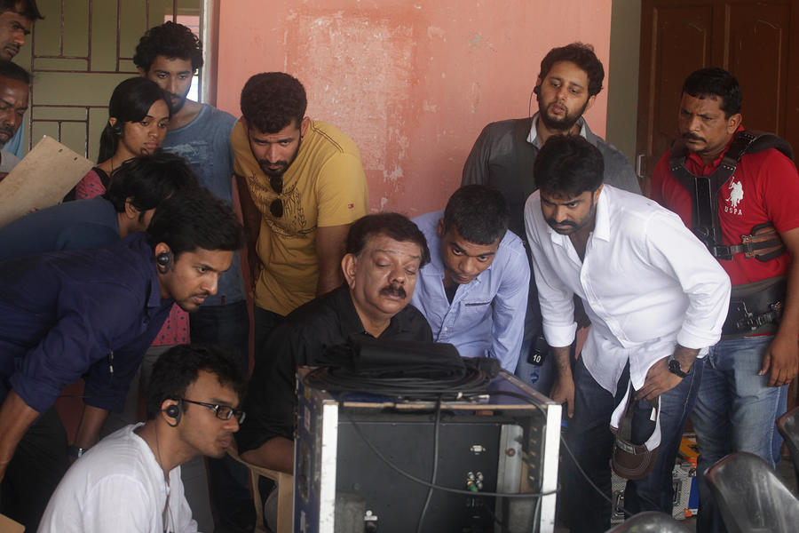 Sila Samayangalil Tamil Movie WorkingStills | Director Priyadarshan