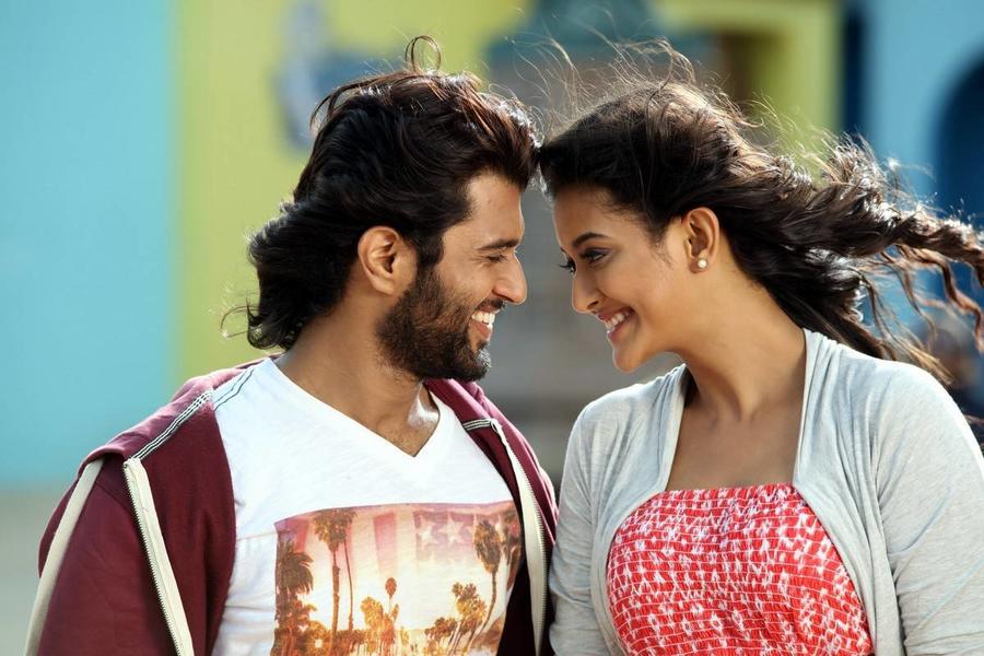 Vijay Deverakonda and Pooja Jhaveri stills from Dwaraka Movie