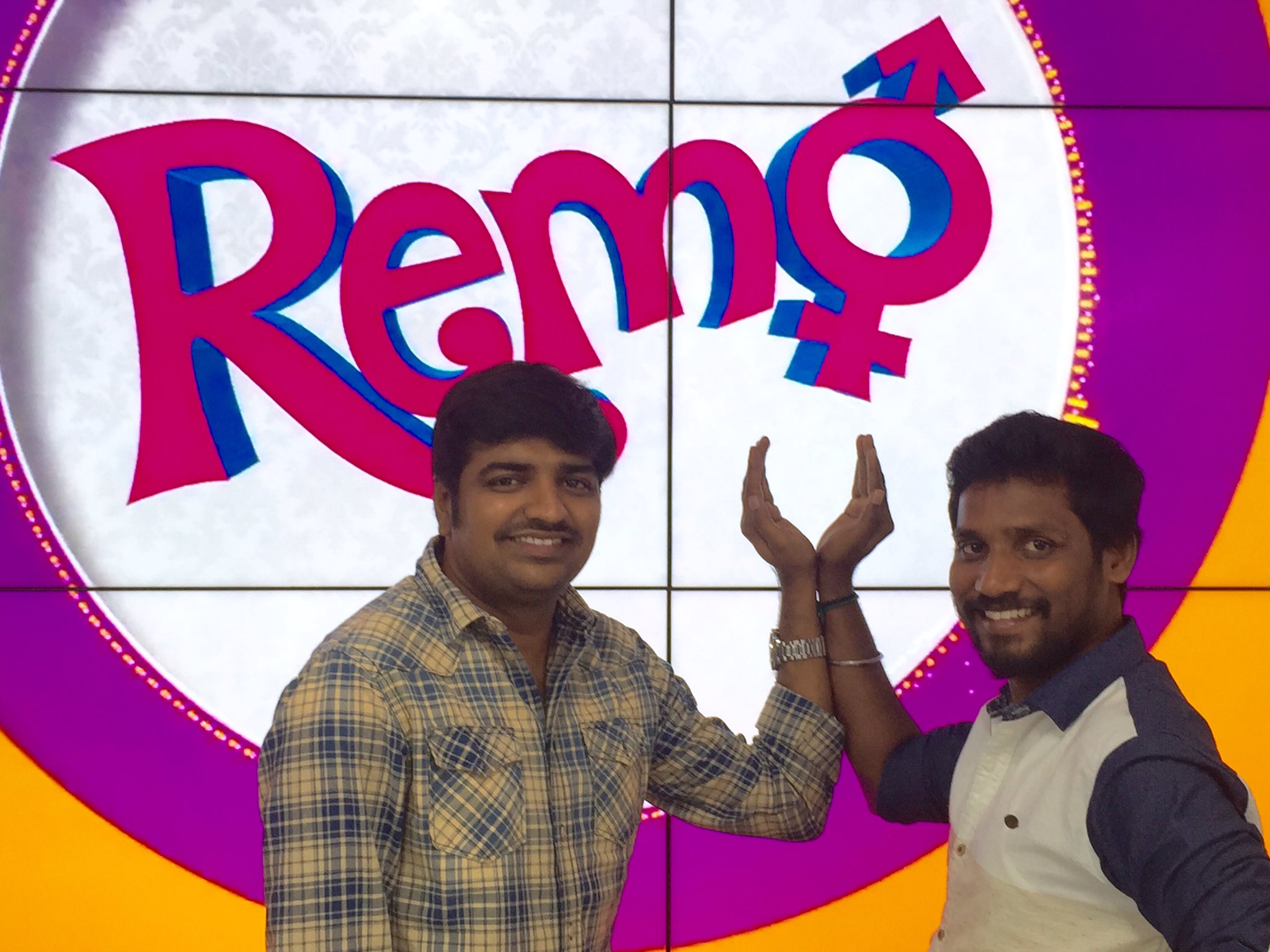 Sathish and Director Bakkiyaraj Kannan