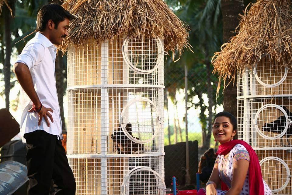 Dhanush and Anupama Parameswaran | Kodi Movie Working Stills