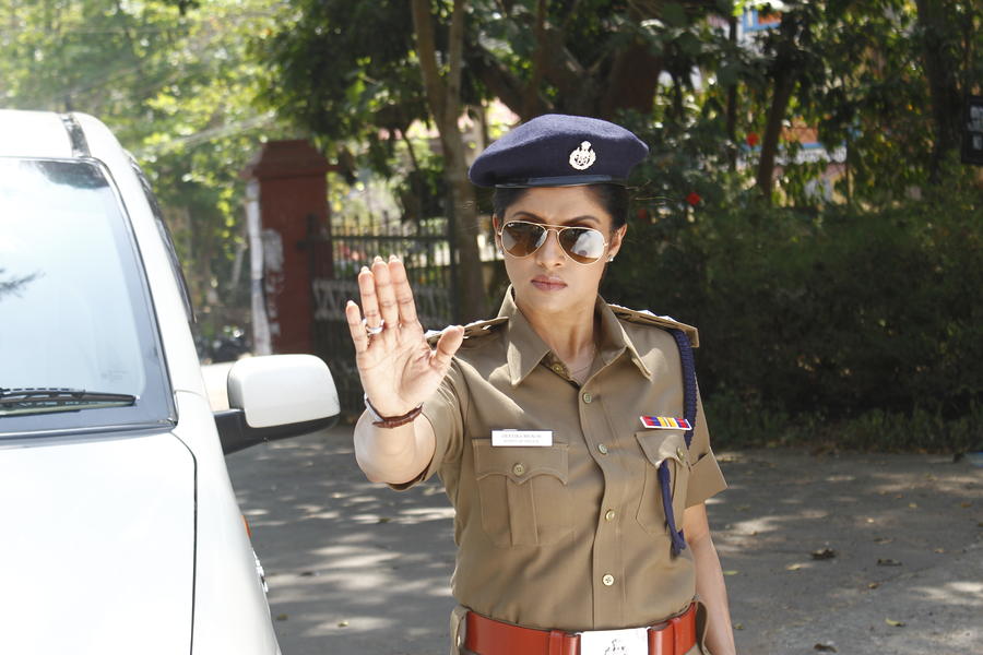 Actress Nadhiya Stills From Thiraiku Varadha Kadhai Movie