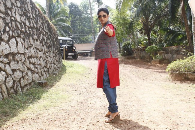 Actress Nadhiya Stills From Thiraiku Varadha Kadhai Movie