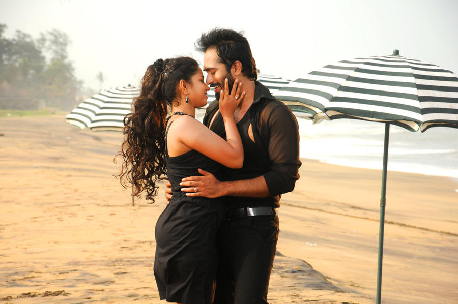 Puyala Kilambi Varom Movie Stills