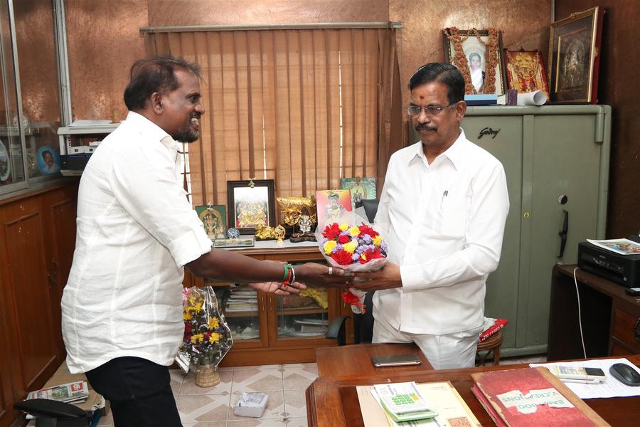 Puzhuthi Movie First look Launch Stills