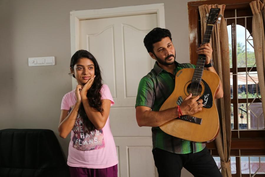 Ivan Yarendru Therikiratha Movie Stills | Office Vishnu, Varsha Bollamma
