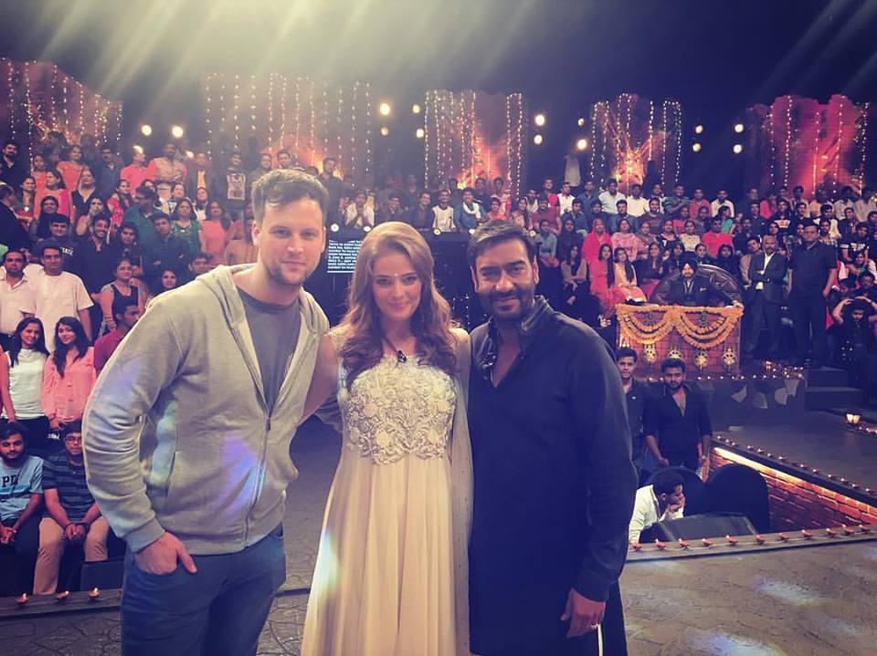 Ajay Devgan, Erika Kaar promote their upcoming film Shivaay on The Kapil Sharma Show