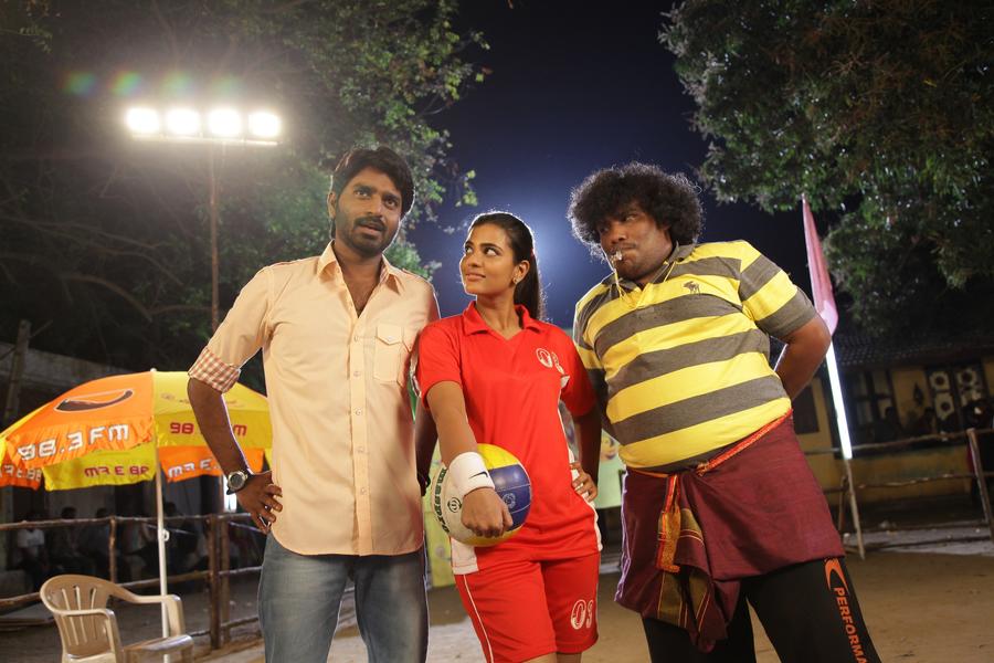 MaKaPa Anand, Aishwarya Rajesh and Yogi Babu Stills From Kadalai Tamil Movie