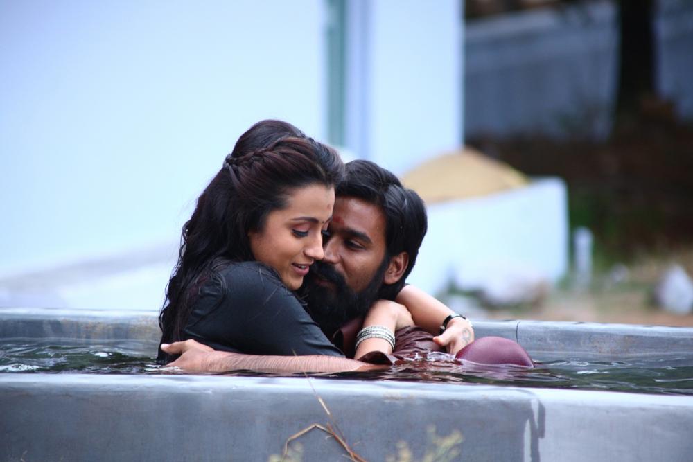 Dhanush, Trisha still from Kodi Movie