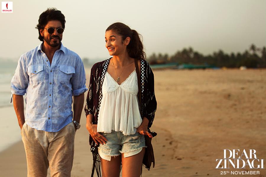 stills of Alia Bhatt, Shah Rukh Khan from Dear Zindagi
