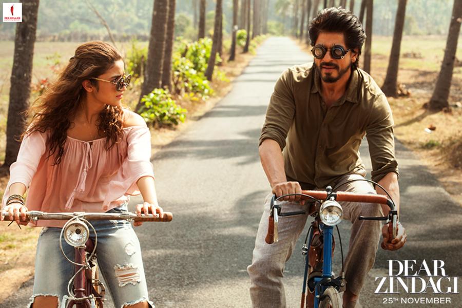 stills of Alia Bhatt, Shah Rukh Khan from Dear Zindagi