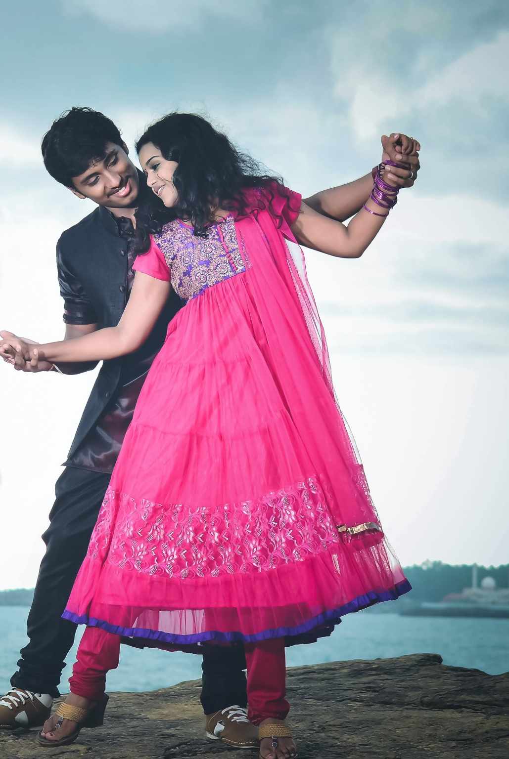 Natchathira Jannalil Movie Posters