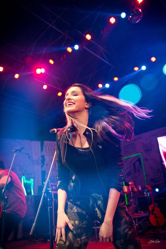 Shraddha Kapoor rocks at NH7 Weekender, Hyderabad | Rock On 2